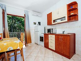 Spacious First Floor Accomodation With 2 Apartments, Near the Beach