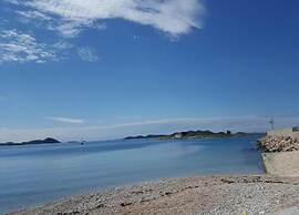 Spacious First Floor Accomodation With 2 Apartments, Near the Beach