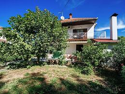 Spacious First Floor Accomodation With 2 Apartments, Near the Beach