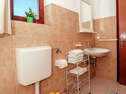 Spacious First Floor Accomodation With 2 Apartments, Near the Beach