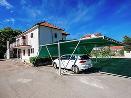 Spacious First Floor Accomodation With 2 Apartments, Near the Beach