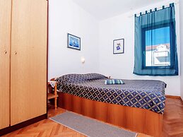 Spacious First Floor Accomodation With 2 Apartments, Near the Beach