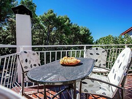 Spacious First Floor Accomodation With 2 Apartments, Near the Beach