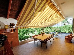 Spacious First Floor Accomodation With 2 Apartments, Near the Beach