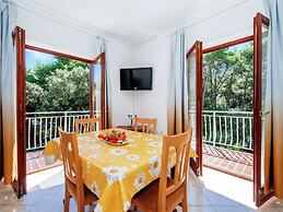 Spacious First Floor Accomodation With 2 Apartments, Near the Beach