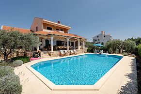 Villa Clara With a Pool in Kozino Near the sea