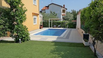 Spacious House Apartment With Terrace, Near the Beach