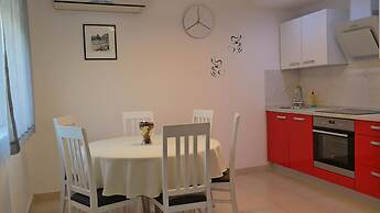 Spacious House Apartment With Terrace, Near the Beach