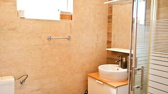 Spacious House Apartment With Terrace, Near the Beach