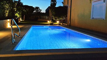 Spacious House Apartment With Terrace, Near the Beach