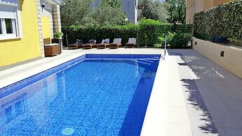 Spacious House Apartment With Terrace, Near the Beach