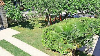 Spacious House Apartment With Terrace, Near the Beach