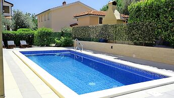 Spacious House Apartment With Terrace, Near the Beach