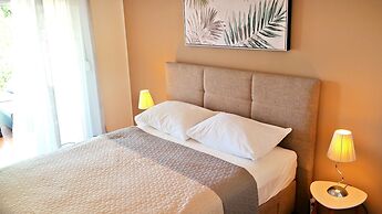 Spacious House Apartment With Terrace, Near the Beach