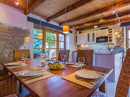 Beautiful Villa Consisting of two Houses With Private Pool, Near Pula 