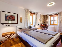 Beautiful Villa Consisting of two Houses With Private Pool, Near Pula 