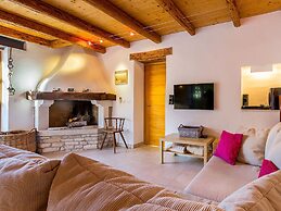 Beautiful Villa Consisting of two Houses With Private Pool, Near Pula 