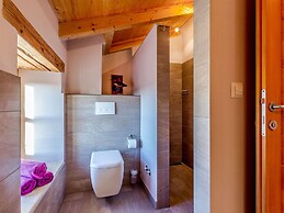 Beautiful Villa Consisting of two Houses With Private Pool, Near Pula 