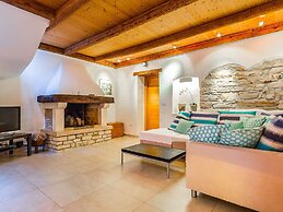 Beautiful Villa Consisting of two Houses With Private Pool, Near Pula 