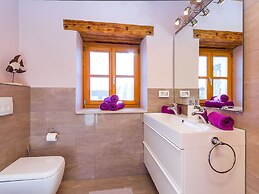 Beautiful Villa Consisting of two Houses With Private Pool, Near Pula 