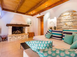 Beautiful Villa Consisting of two Houses With Private Pool, Near Pula 