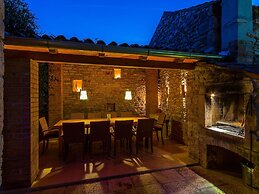 Beautiful Villa Consisting of two Houses With Private Pool, Near Pula 