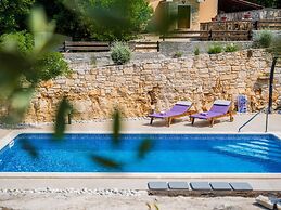 Peaceful Villa in Rakalj With Swimming Pool