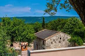 Peaceful Villa in Rakalj With Swimming Pool