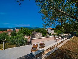 Peaceful Villa in Rakalj With Swimming Pool