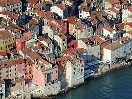 Comfortable Holiday Home With a Microwave, Near Rovinj