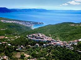 Adorable Villa With Pool & Covered Terrace Surrounded by Nauture