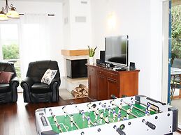 Adorable Villa With Pool & Covered Terrace Surrounded by Nauture