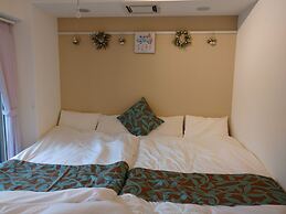 Lyon Doll Shinjuku Gyoen 401