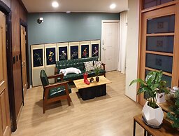 U Guesthouse 2 in Yeonnam Caters to Women - Hostel