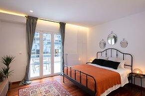 Phaedrus Living: City Luxury Flat Mavromichali