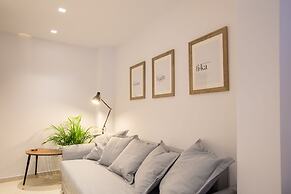 Phaedrus Living: City Luxury Flat Mavromichali