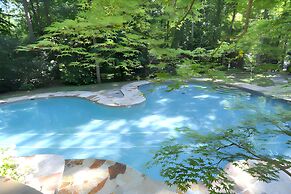 Autumn Wings - A Natural Retreat