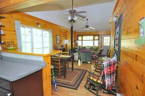 Cabin at Sleepy Creek - Charming Cabin