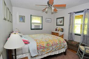 Cabin at Sleepy Creek - Charming Cabin