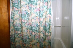 Dogwood Knoll - Wooded Escape