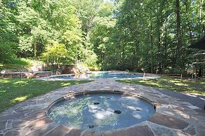 Dogwood Knoll - Wooded Escape