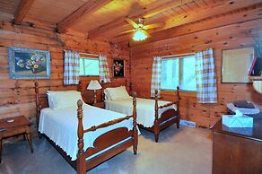 Lazy Bear Retreat - Classic Cabin!
