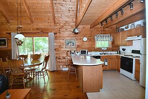 Lazy Bear Retreat - Classic Cabin!
