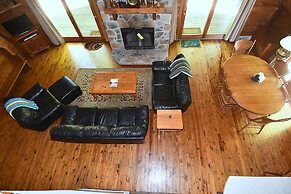 Lazy Bear Retreat - Classic Cabin!