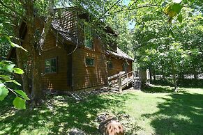 Lazy Bear Retreat - Classic Cabin!