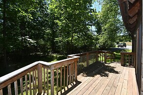 Lazy Bear Retreat - Classic Cabin!