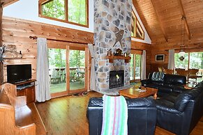 Lazy Bear Retreat - Classic Cabin!