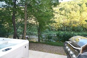 River Time Cabin -time Floats Away!