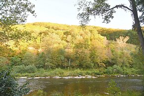 River Time Cabin -time Floats Away!