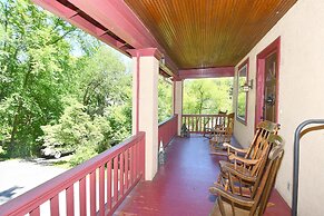 Fleur de Lis - A Knightly Abode!